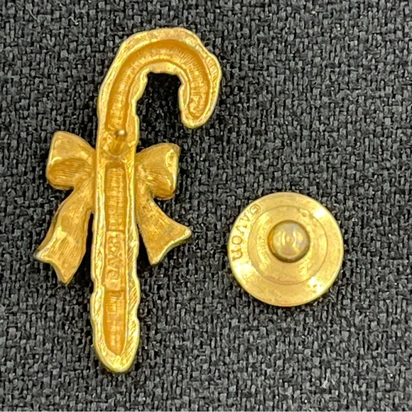 Vintage Avon Gold Tone W/ Red & Green Enamel Christmas Candy Cane Pin - Picture 6 of 9